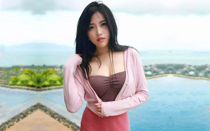 美乳翘臀性感美女 惨遭大屌内射